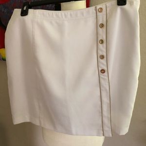 🚨LAST CHANCE 🚨EP White skort with side closure